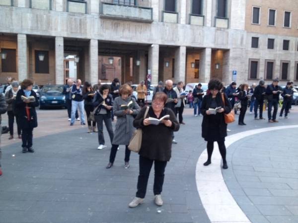 Il sit in delle Sentinelle in piedi (inserita in galleria)