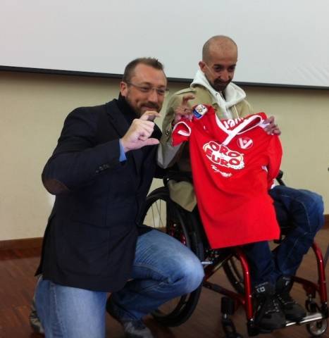 Luca alfano presenta il suo libro (inserita in galleria)