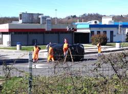 Macchina ribaltata in autogrill castronno (inserita in galleria)