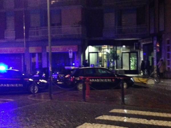 trovato morto a Saronno, il figlio portato in caserma (inserita in galleria)