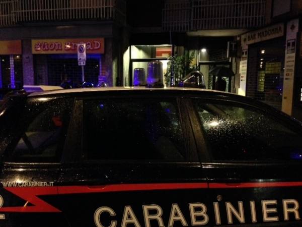 trovato morto a Saronno, il figlio portato in caserma (inserita in galleria)