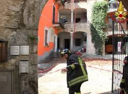 A fuoco tetto a Castello Cabiaglio (inserita in galleria)