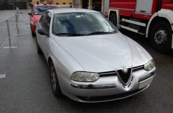 Auto blu ancora in vendita (inserita in galleria)