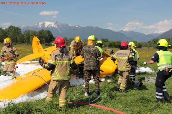 Cade piccolo aereo, salvato il pilota (inserita in galleria)