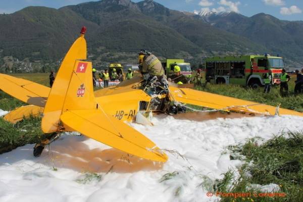 Cade piccolo aereo, salvato il pilota (inserita in galleria)