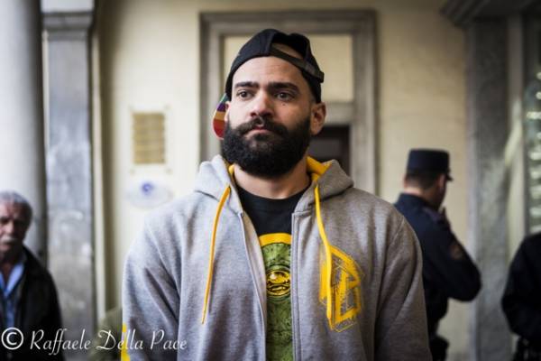 En?ga incontra i fan alla Casa del Disco (inserita in galleria)