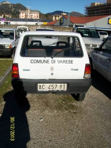 I veicoli del comune all'asta (inserita in galleria)