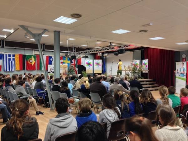 Il Simposio delle Scienze alla Scuola Europea (inserita in galleria)