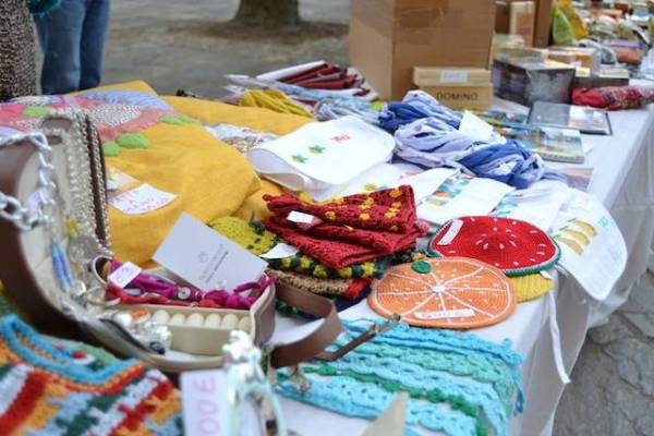 Mercatino artigianale per il Camerun (inserita in galleria)