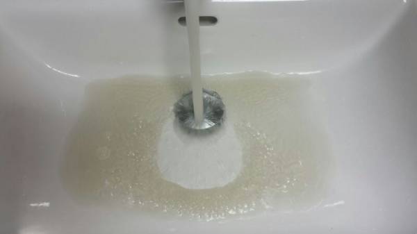 Acqua sporca a Cardano (inserita in galleria)