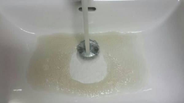 Acqua sporca a Cardano (inserita in galleria)