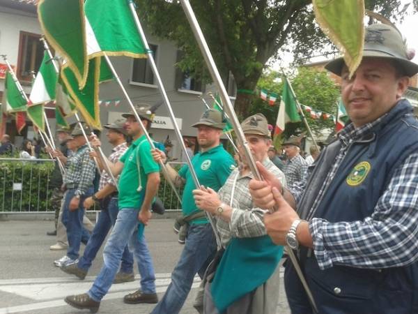 Alpini dalla Valceresio a Prodenone per l'87^ adunata (inserita in galleria)