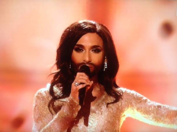 Conchita Wurst, l'incredibile vincitrice di Eurosong 2014 (inserita in galleria)