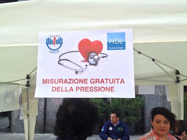 Giornata degli infermieri in Piazza Monte Grappa  (inserita in galleria)