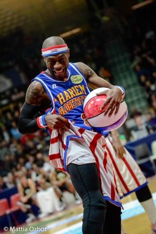 Gli Harlem Globetrotters a Masnago 2 (inserita in galleria)