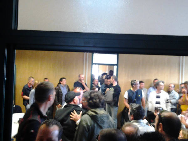 I lavoratori Sea occupano gli uffici dei sindacati (inserita in galleria)