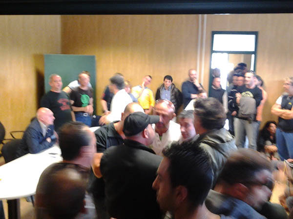 I lavoratori Sea occupano gli uffici dei sindacati (inserita in galleria)