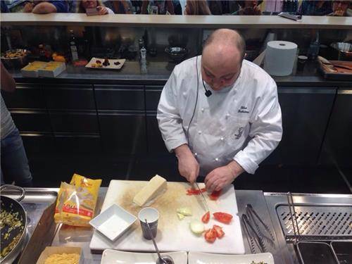 La lezione di cucina di Silvio Battistoni (inserita in galleria)