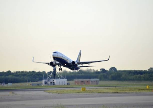 Malpensa, partito alle 6.15 il primo volo trasferito da Orio al Serio (inserita in galleria)
