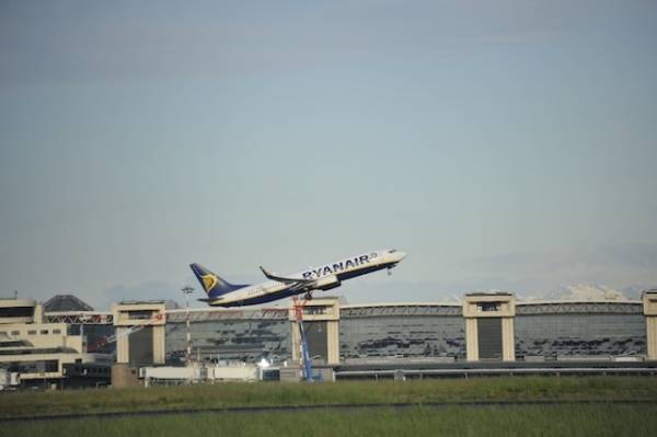 Malpensa, partito alle 6.15 il primo volo trasferito da Orio al Serio (inserita in galleria)