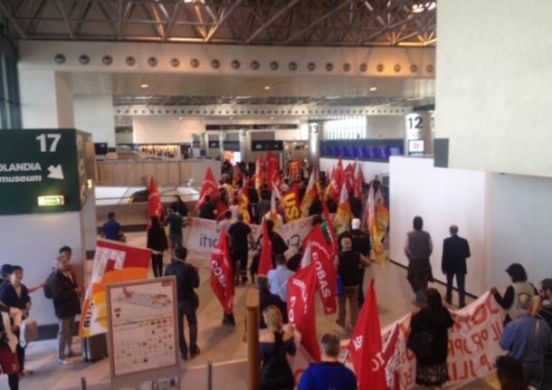 Sciopero e manifestazione a Malpensa (inserita in galleria)