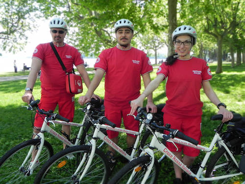 Soccorritori ciclisti targati Cri (inserita in galleria)