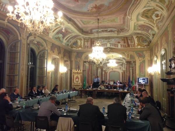 Bandierine svizzere contro il parcheggio (inserita in galleria)