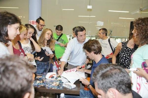 Camille Lacourt alla piscina di Busto (inserita in galleria)