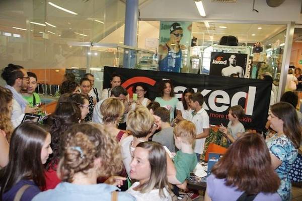 Camille Lacourt alla piscina di Busto (inserita in galleria)