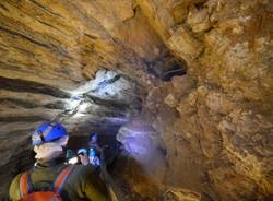 Dentro la grotta Remeron (inserita in galleria)