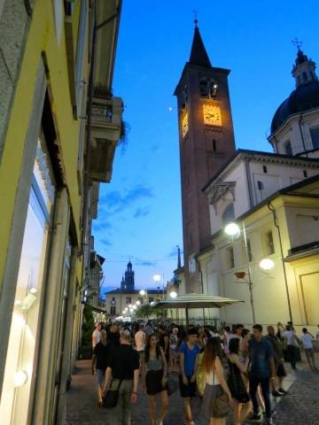 Giovedì in centro a Busto Arsizio (inserita in galleria)