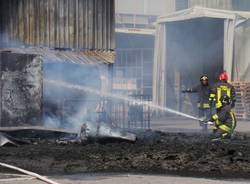 Incendio in una ditta chimica (inserita in galleria)