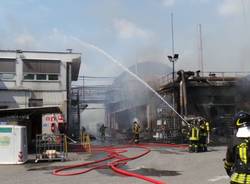 Incendio in una ditta chimica (inserita in galleria)