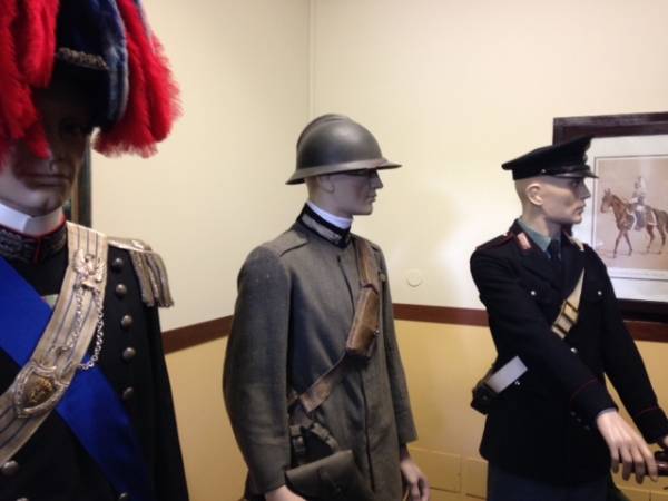 Le uniformi storiche dei carabinieri (inserita in galleria)