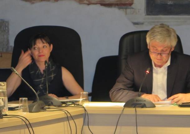 Nuovo consiglio comunale a Lonate Pozzolo (inserita in galleria)