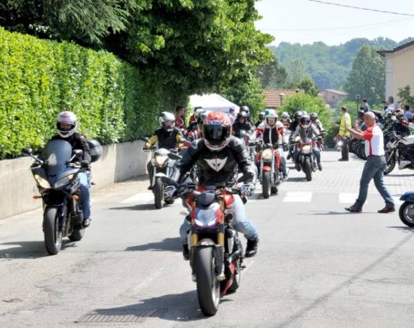 Raduno Ducati a Sant'Alessandro (inserita in galleria)