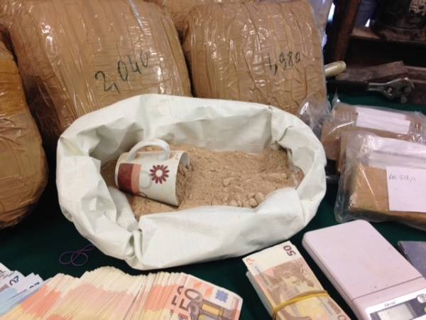 Raffineria di eroina (inserita in galleria)