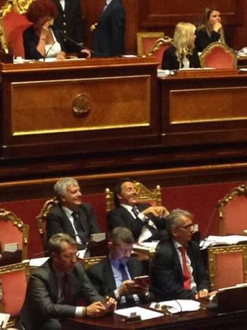 Scontro Candiani-Renzi in Senato (inserita in galleria)