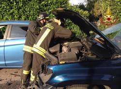 Scontro tra due auto in via Mazzini a Brebbia  (inserita in galleria)