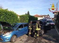 Scontro tra due auto in via Mazzini a Brebbia  (inserita in galleria)