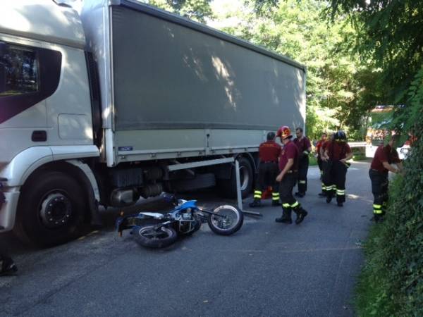 Auto contro un camion a Brunello (inserita in galleria)