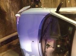 Auto ribaltata in galleria a Induno Olona (inserita in galleria)