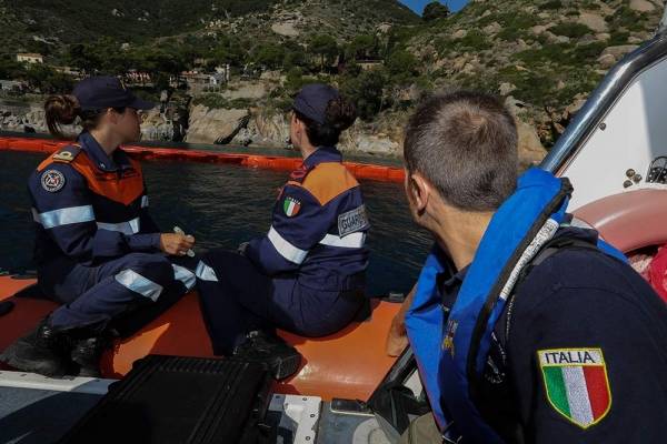 Concordia, i tecnici della Guardia costiera al lavoro (inserita in galleria)