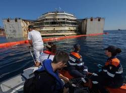 Concordia, i tecnici della Guardia costiera al lavoro (inserita in galleria)