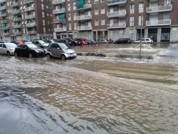 Esonda il Seveso, Milano si allaga (inserita in galleria)