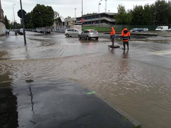 Esonda il Seveso, Milano si allaga (inserita in galleria)
