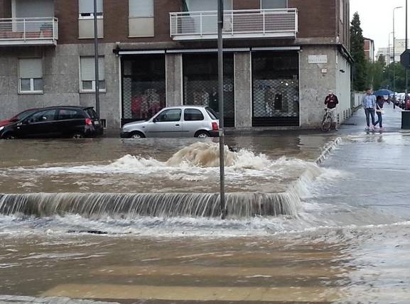 Esonda il Seveso, Milano si allaga (inserita in galleria)
