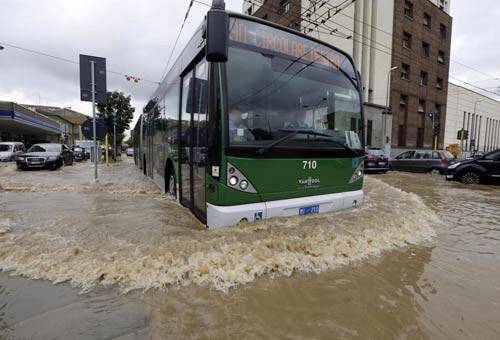 Esonda il Seveso, Milano si allaga (inserita in galleria)
