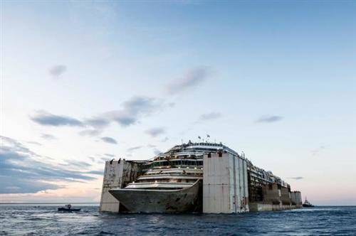 Il viaggio della Costa Concordia (inserita in galleria)