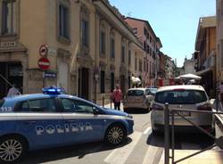 Incendio in via Carrobbio, strada bloccata (inserita in galleria)